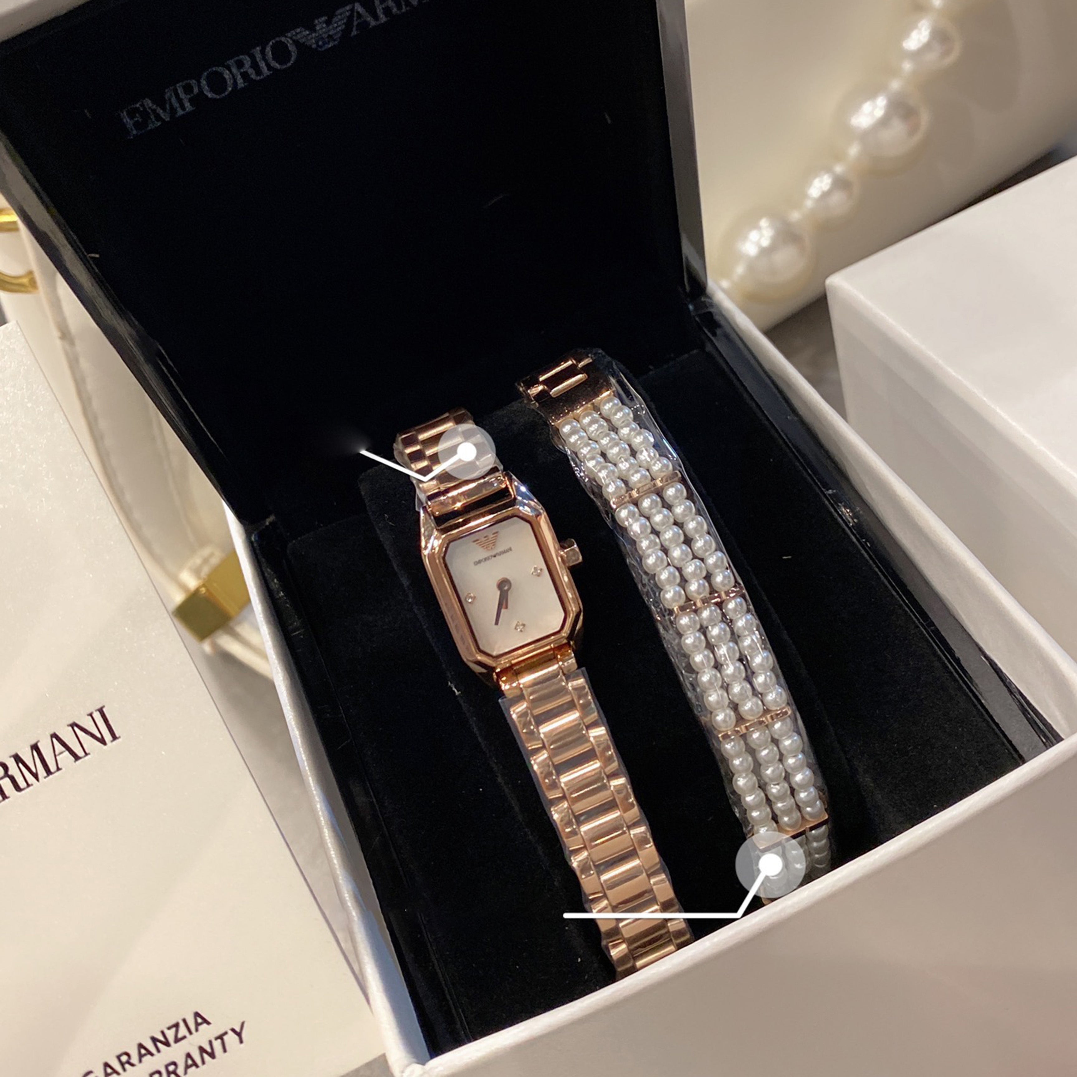 Arma*i Women's Set AR11323