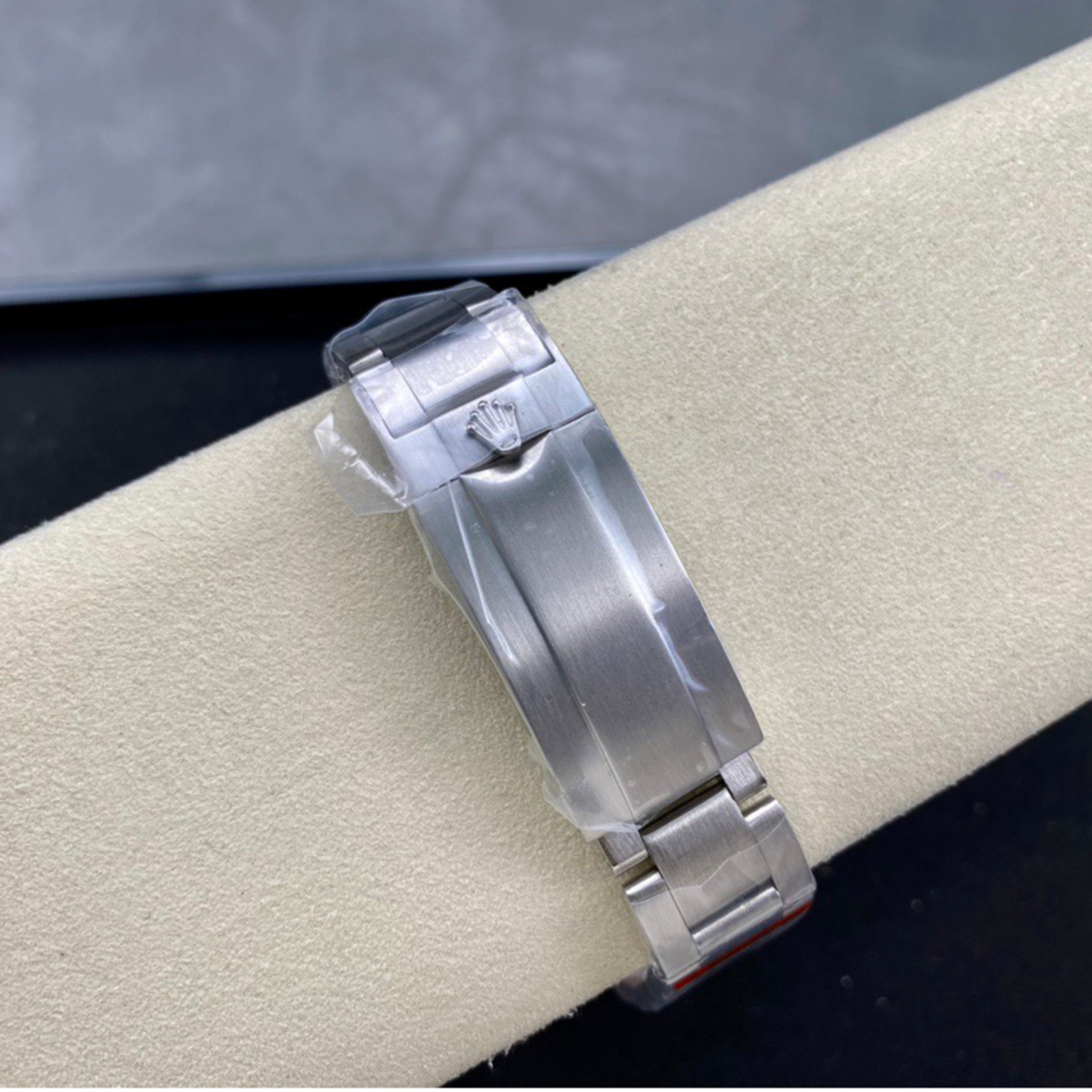 Rol*x - New Green Submariner