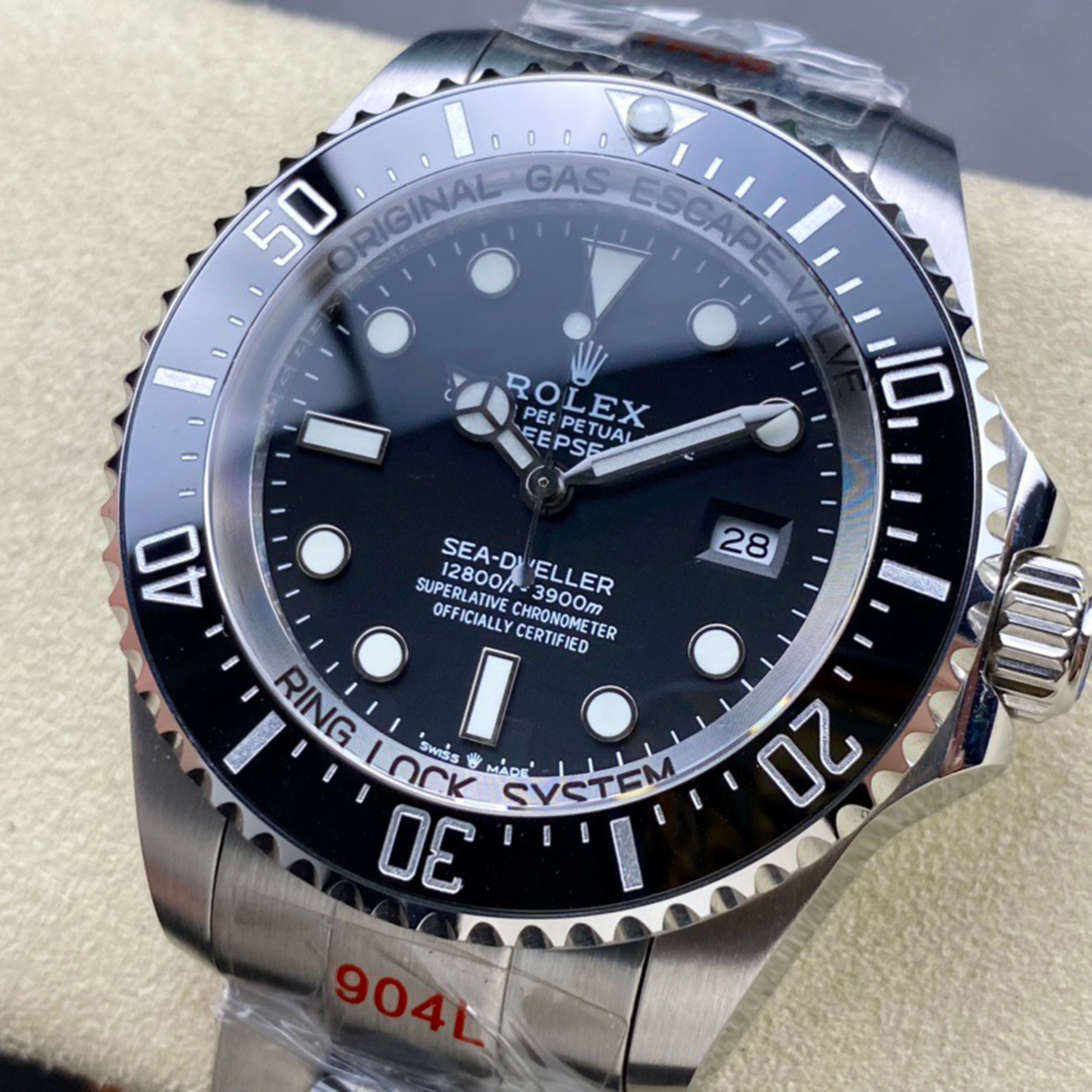 Rol*x SEA Sea-Dweller, Gradient Sea-Dweller, Non-Date Sea-Dweller, Deepsea Model, 44mm Oversized Men's Watch