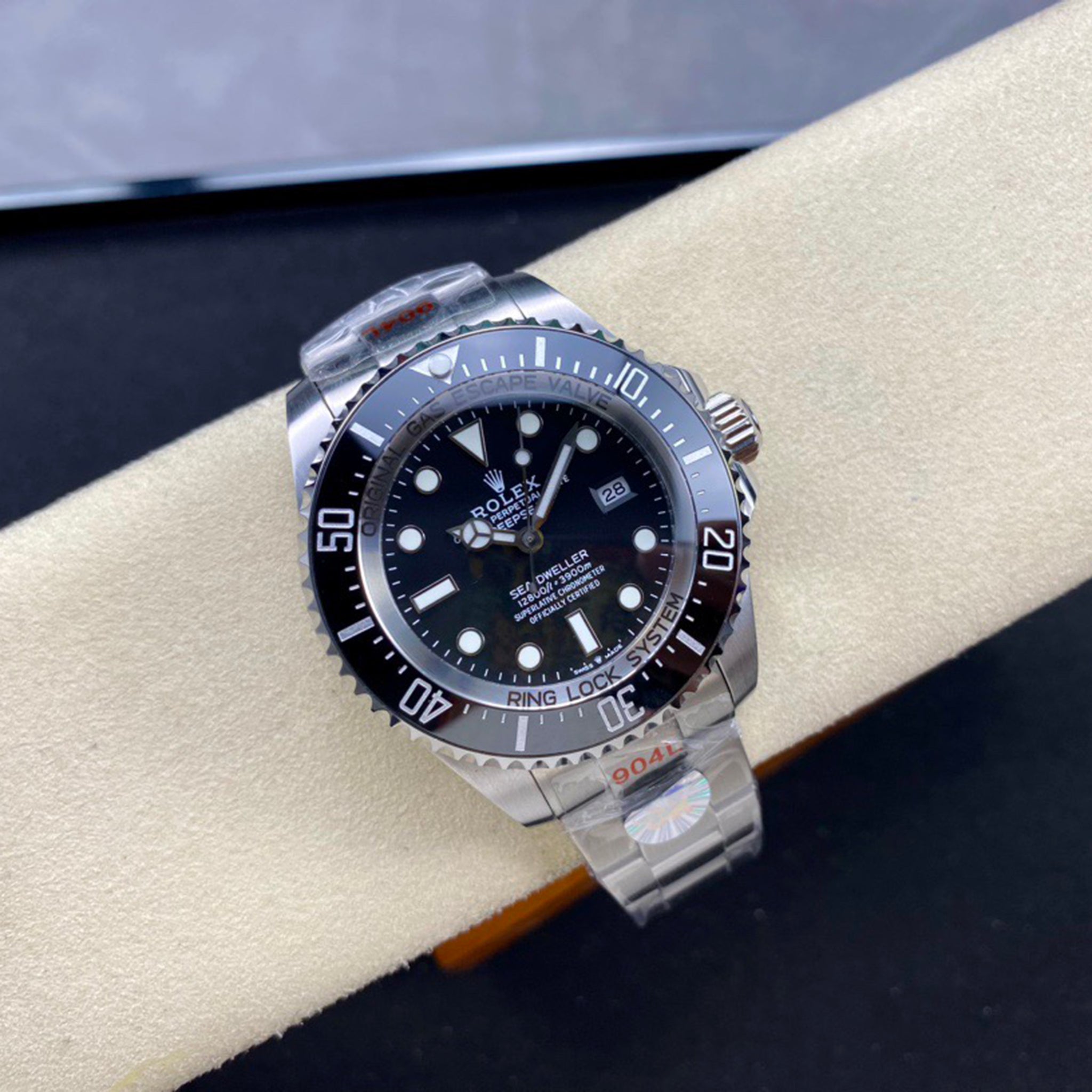 Rol*x SEA Sea-Dweller, Gradient Sea-Dweller, Non-Date Sea-Dweller, Deepsea Model, 44mm Oversized Men's Watch