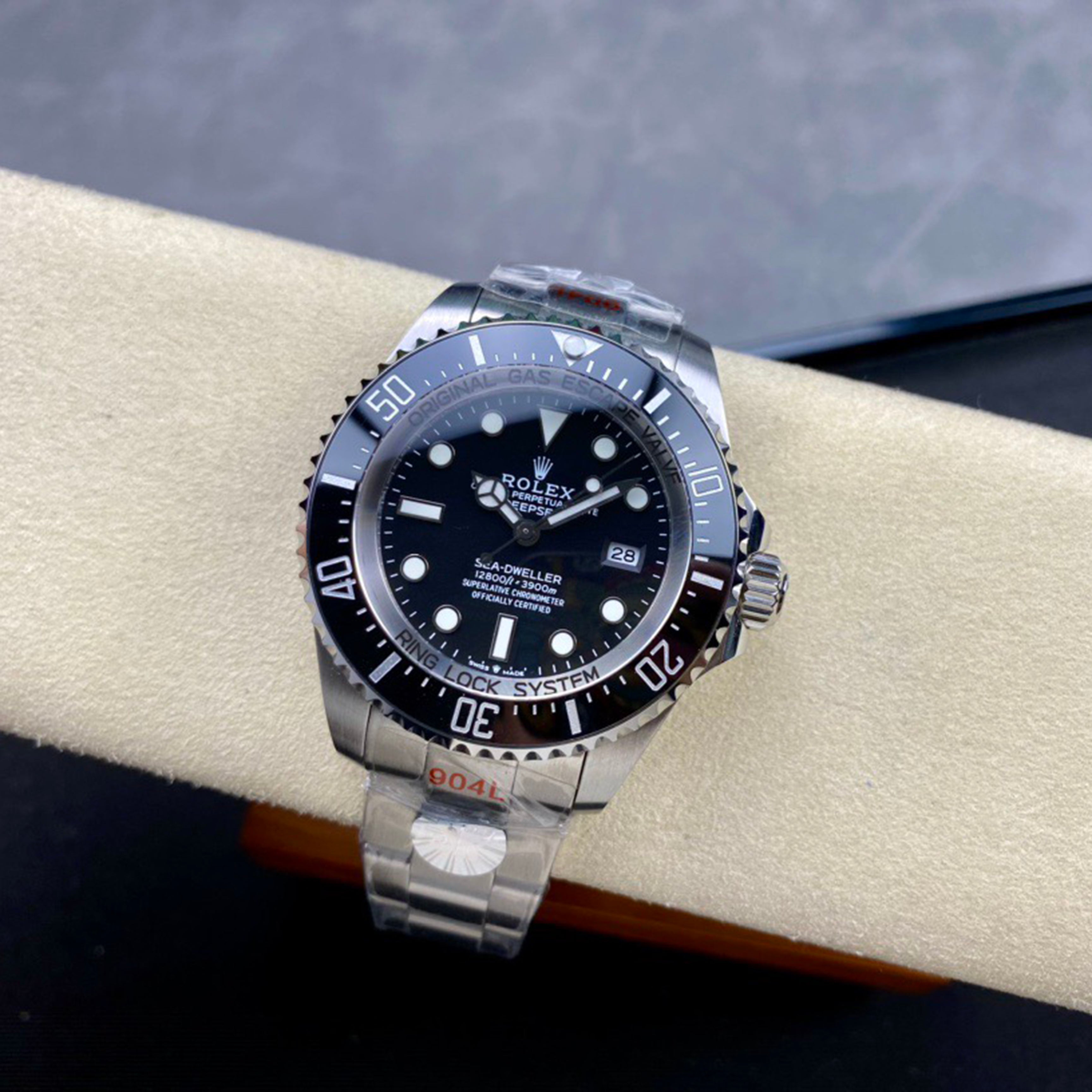 Rol*x SEA Sea-Dweller, Gradient Sea-Dweller, Non-Date Sea-Dweller, Deepsea Model, 44mm Oversized Men's Watch