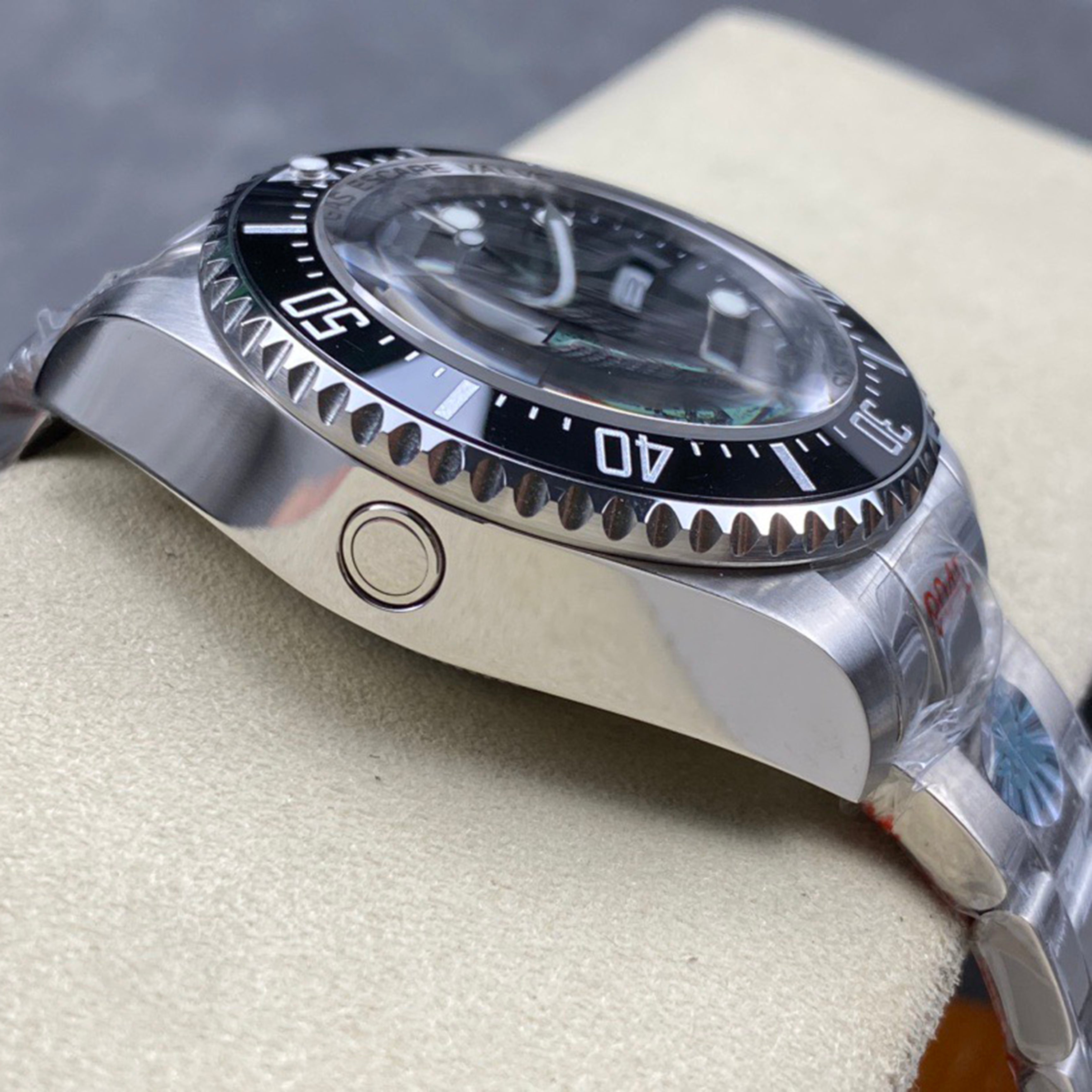 Rol*x SEA Sea-Dweller, Gradient Sea-Dweller, Non-Date Sea-Dweller, Deepsea Model, 44mm Oversized Men's Watch