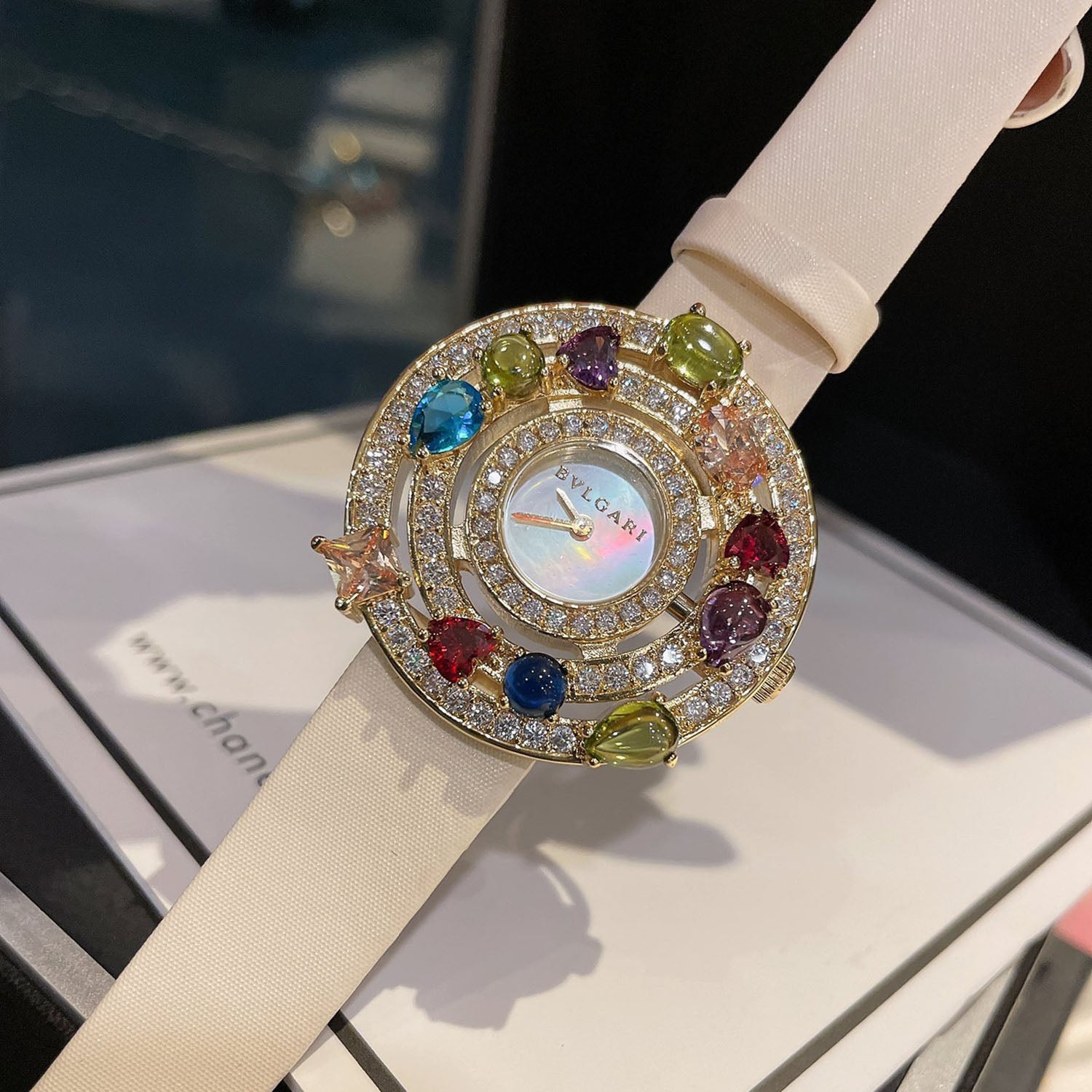 Bvlga*i - Luxury Jewelry Collection Exquisite Timepiece