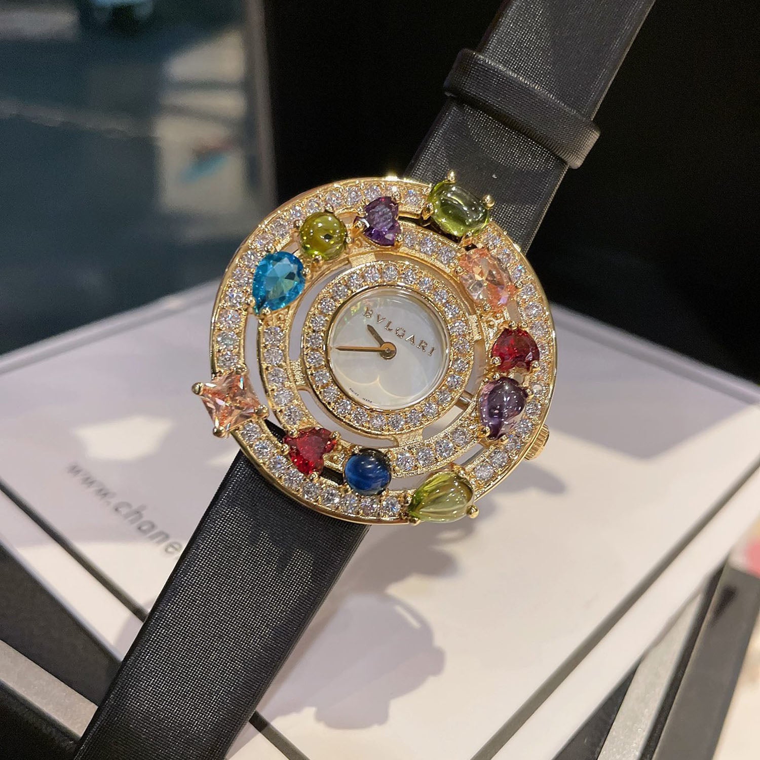 Bvlga*i - Luxury Jewelry Collection Exquisite Timepiece