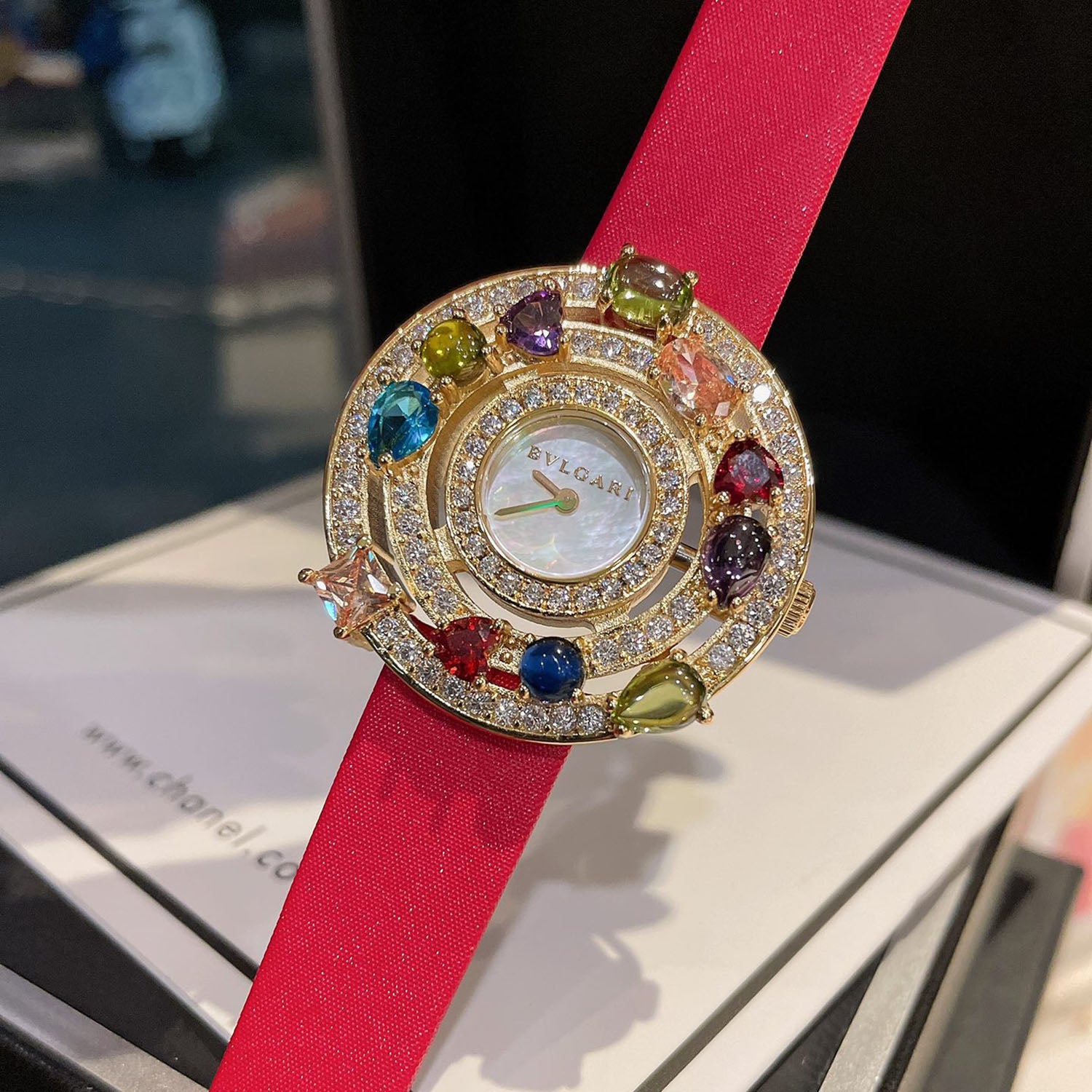 Bvlga*i - Luxury Jewelry Collection Exquisite Timepiece