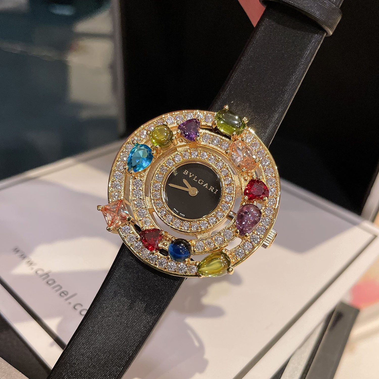 Bvlga*i - Luxury Jewelry Collection Exquisite Timepiece