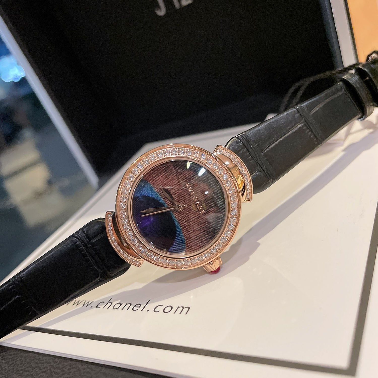 Bvlga*i - Luxury Jewelry Collection Exquisite Timepiece