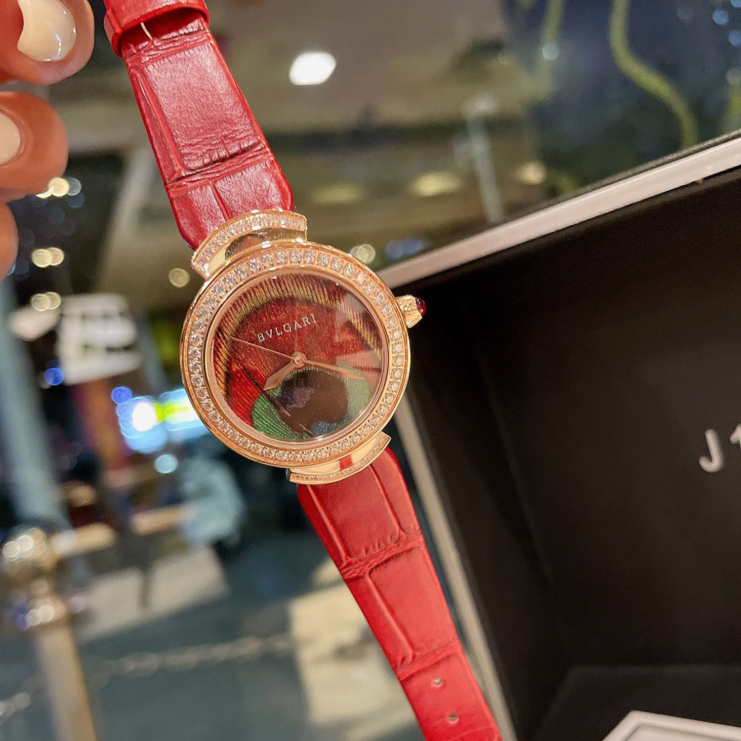 Bvlga*i - Luxury Jewelry Collection Exquisite Timepiece